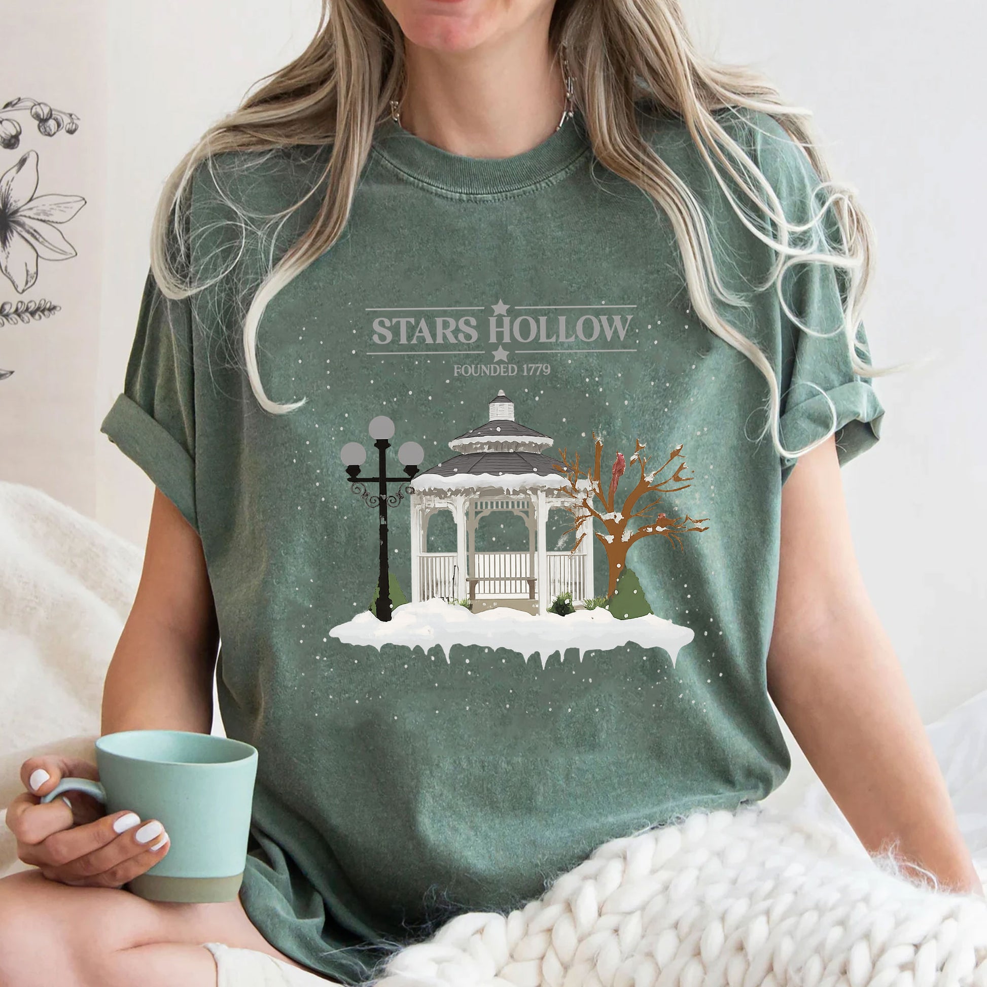 Chic Stars Hollow T-Shirt with Snowy Gazebo Print - Casual Winter Graphic Tee for Fans - Comfy and Stylish, Perfect Gift Idea
 - 3