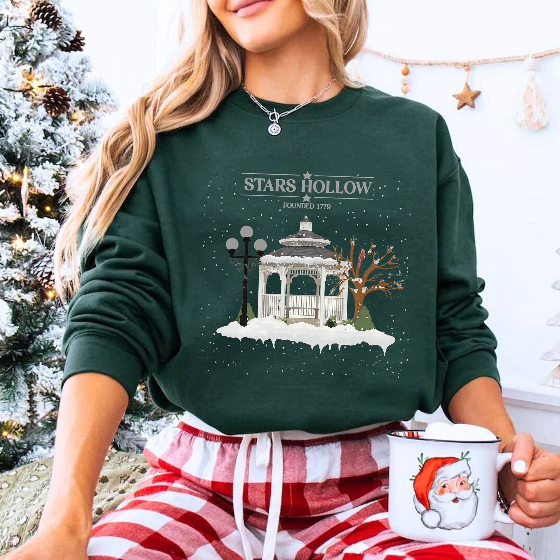 Chic Stars Hollow T-Shirt with Snowy Gazebo Print - Casual Winter Graphic Tee for Fans - Comfy and Stylish, Perfect Gift Idea
 - 8