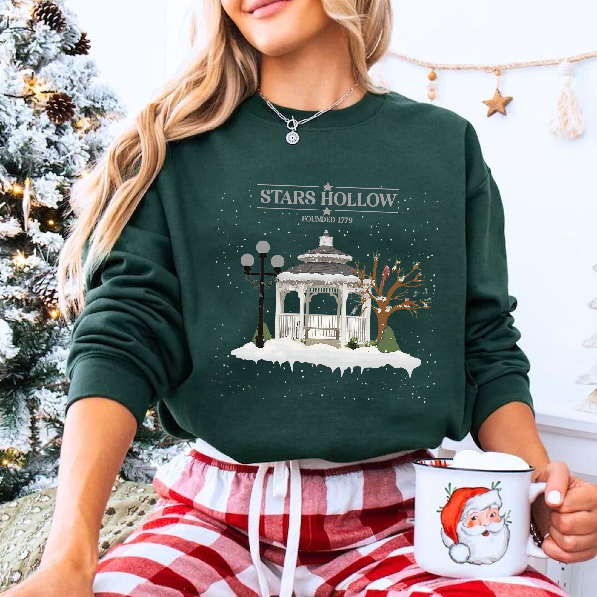 Chic Stars Hollow T-Shirt with Snowy Gazebo Print - Casual Winter Graphic Tee for Fans - Comfy and Stylish, Perfect Gift Idea
 - 8