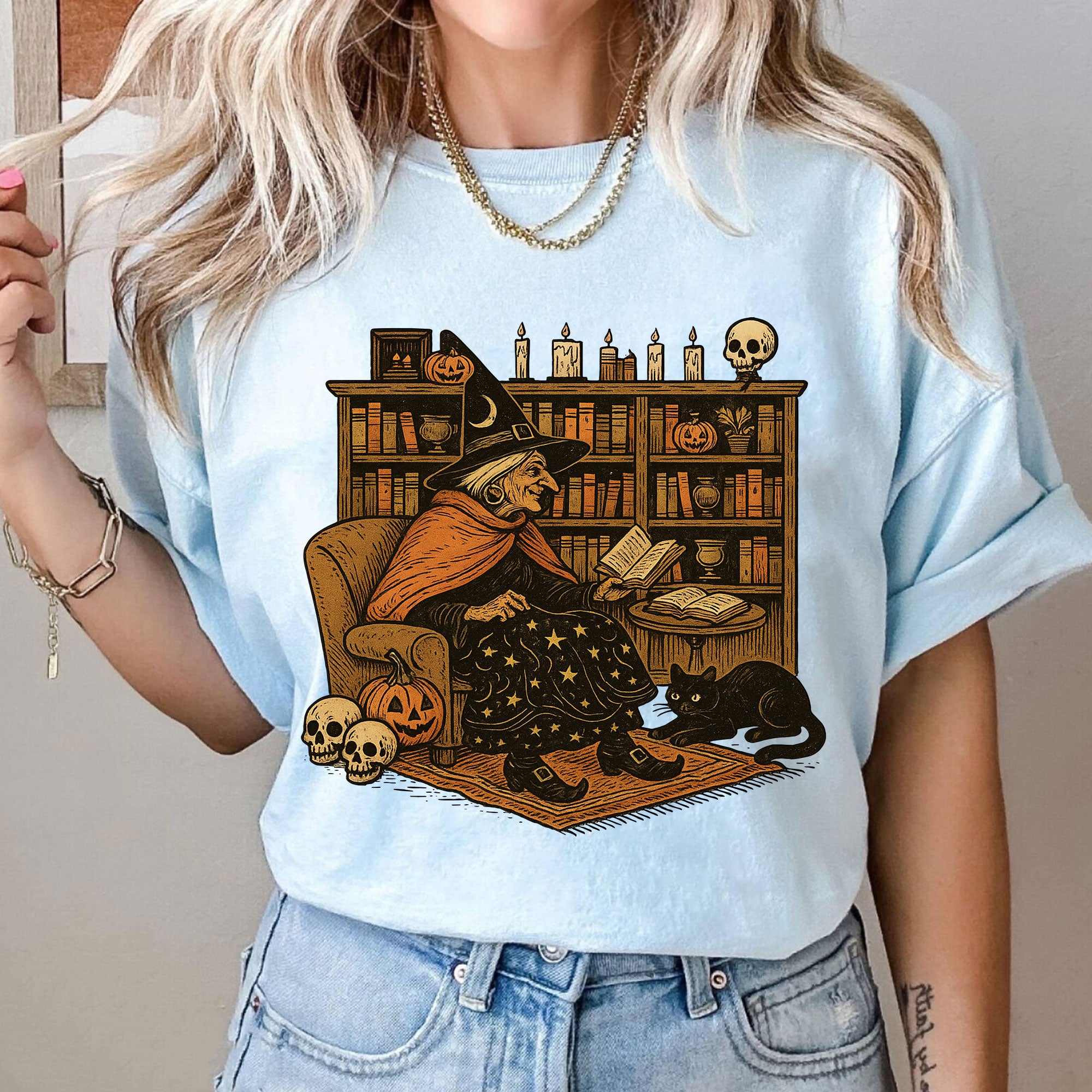 Cozy Halloween Witch Reading T-Shirt with Black Cat and Pumpkin Design – Perfect Spooky Season Gifts for Book Lovers and Cat Enthusiasts
 - 10