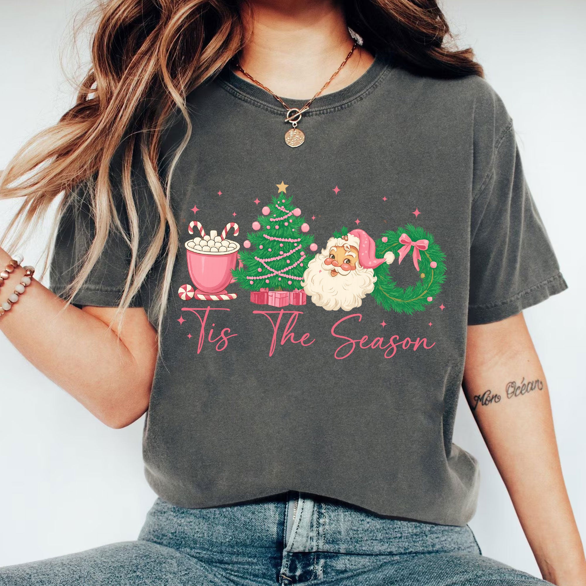 Festive Christmas Graphic T-Shirt for Women - Cute Santa, Tree, and Wreath Design, Perfect Holiday Gift, Short Sleeve Casual Top
 - 1