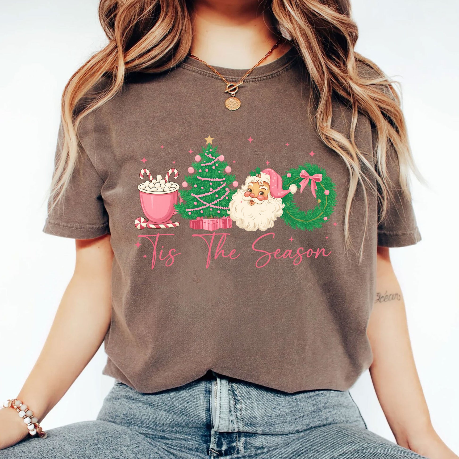 Festive Christmas Graphic T-Shirt for Women - Cute Santa, Tree, and Wreath Design, Perfect Holiday Gift, Short Sleeve Casual Top
 - 2