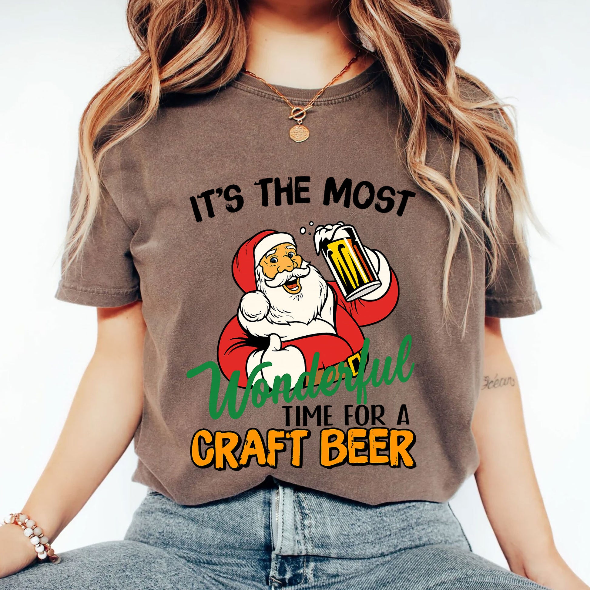 Festive Santa Craft Beer Tee - Christmas Holiday Graphic T-Shirt for Beer Lovers - Trendy Apparel for Winter Celebrations 
 - 2