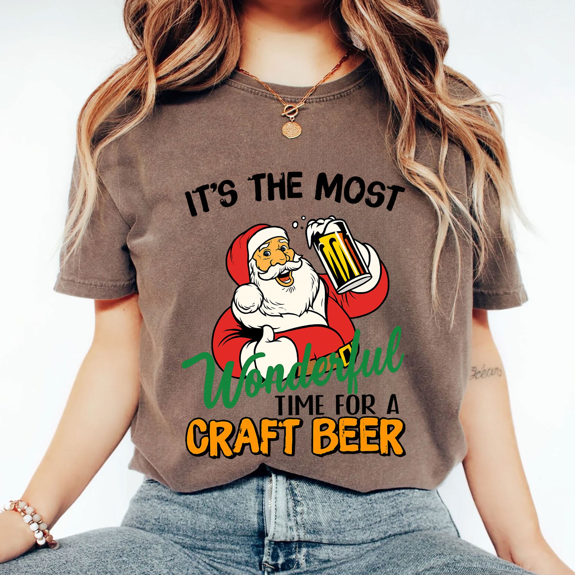 Festive Santa Craft Beer Tee - Christmas Holiday Graphic T-Shirt for Beer Lovers - Trendy Apparel for Winter Celebrations 
 - 2