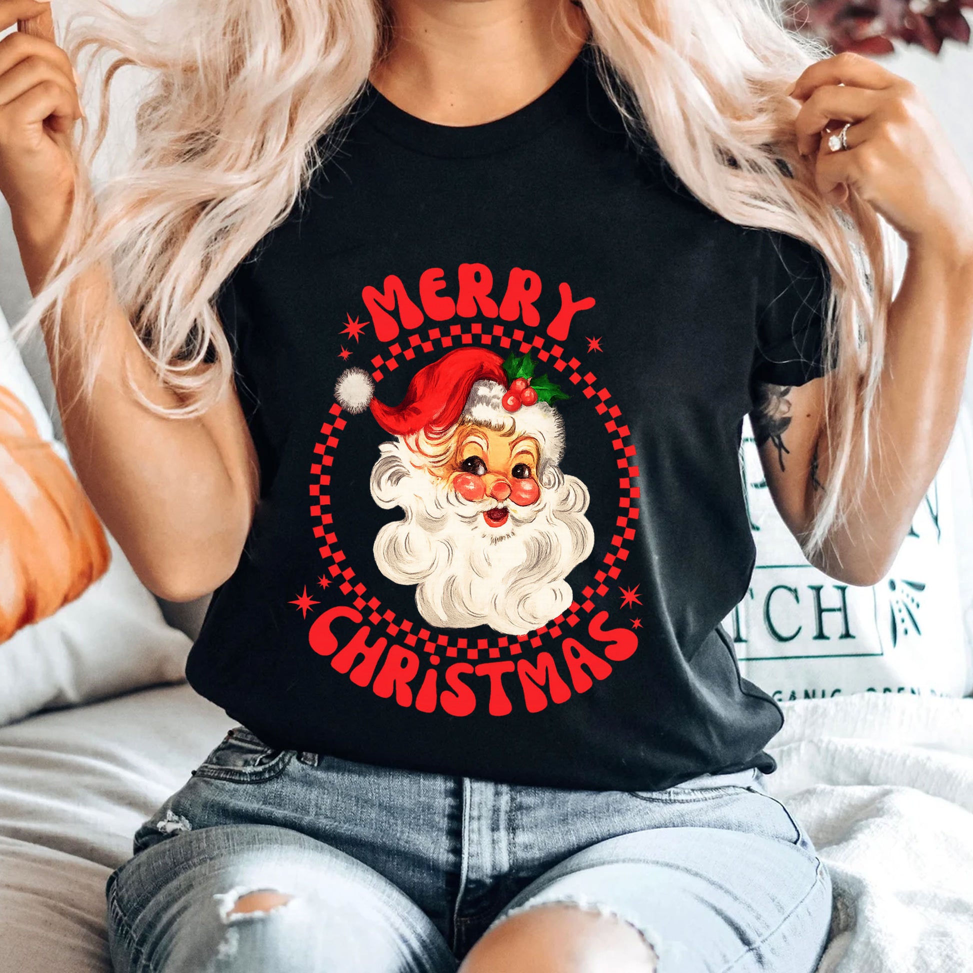 Festive Women's Vintage Santa Tee - Merry Christmas Graphic T-Shirt for Holiday Cheer - Classic Retro Style Casual Top
 - 4
