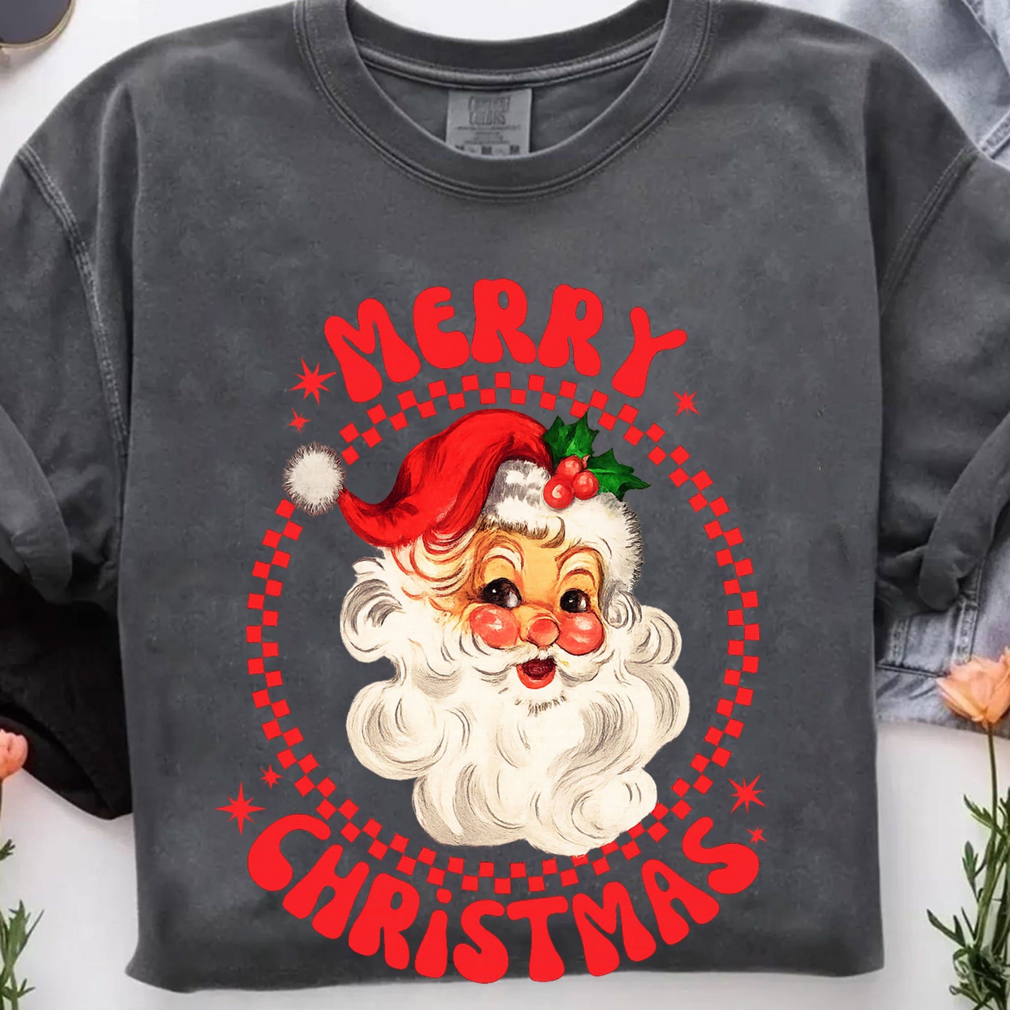 Festive Women's Vintage Santa Tee - Merry Christmas Graphic T-Shirt for Holiday Cheer - Classic Retro Style Casual Top
 - 7