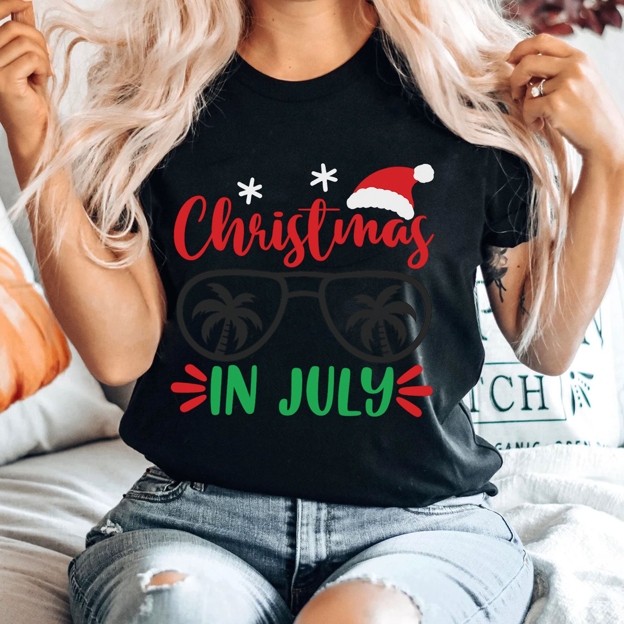 Fun Christmas in July T-Shirt with Palm Sunglasses Graphic – Perfect Summer Holiday Tee for Festive Beach Lovers and Party Goers
 - 4