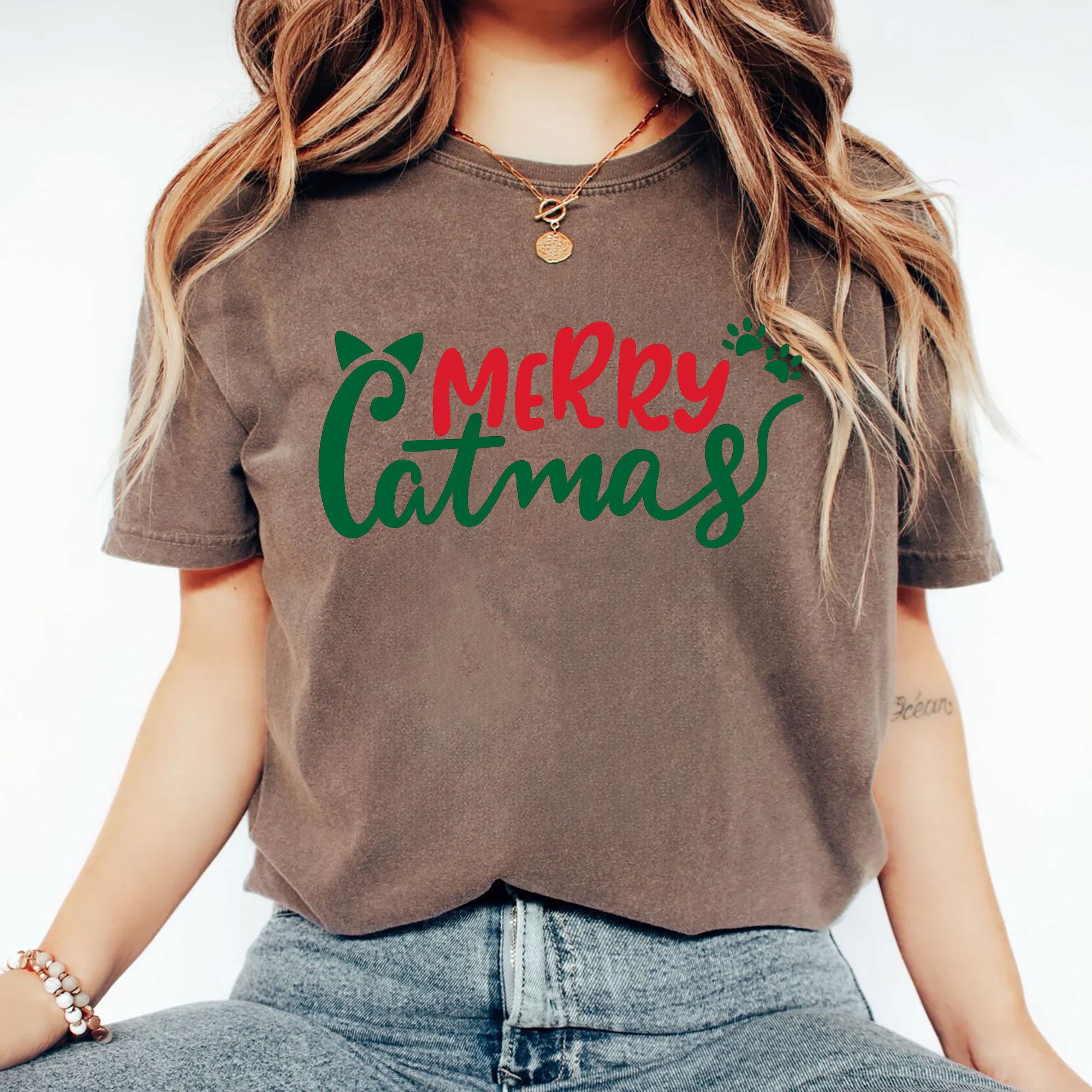 Merry Catmas T-Shirt - Festive Holiday Cat Lovers Graphic Tee | Cute Christmas Cat Shirt Gift Idea | Casual Unisex Apparel
 - 2