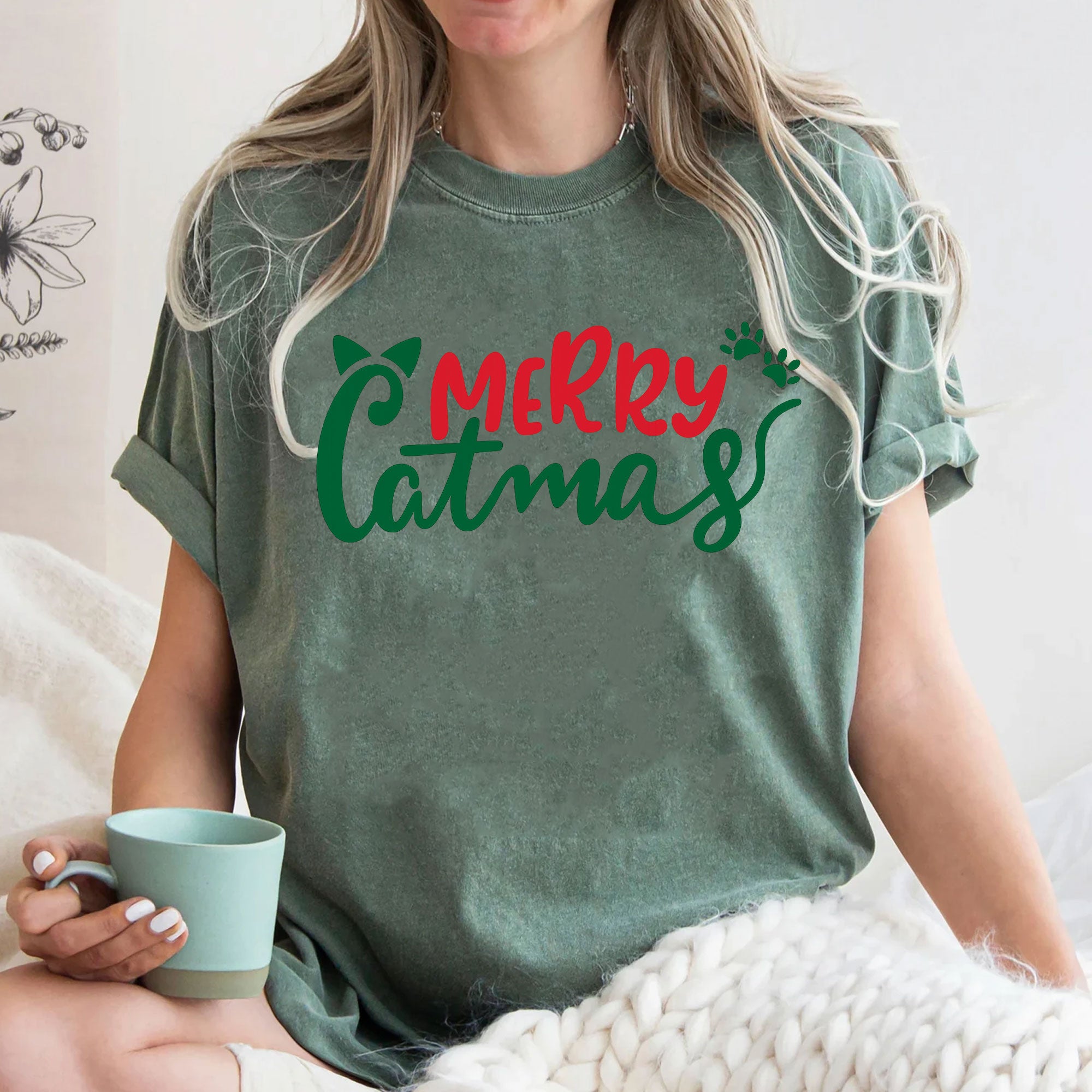 Merry Catmas T-Shirt - Festive Holiday Cat Lovers Graphic Tee | Cute Christmas Cat Shirt Gift Idea | Casual Unisex Apparel
 - 3