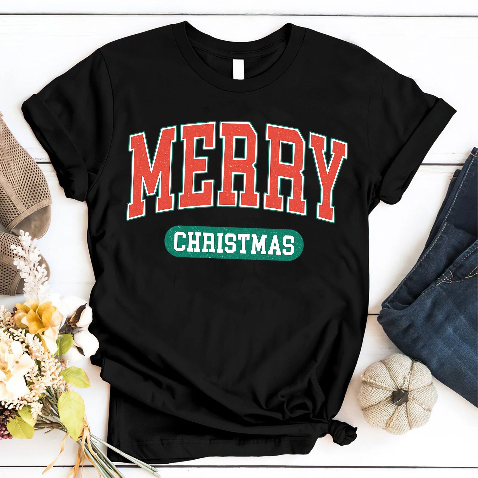 Stylish Merry Christmas Graphic Tee - Perfect Holiday T-Shirt for Men and Women - Casual Festive Apparel for Xmas Celebration
 - 6