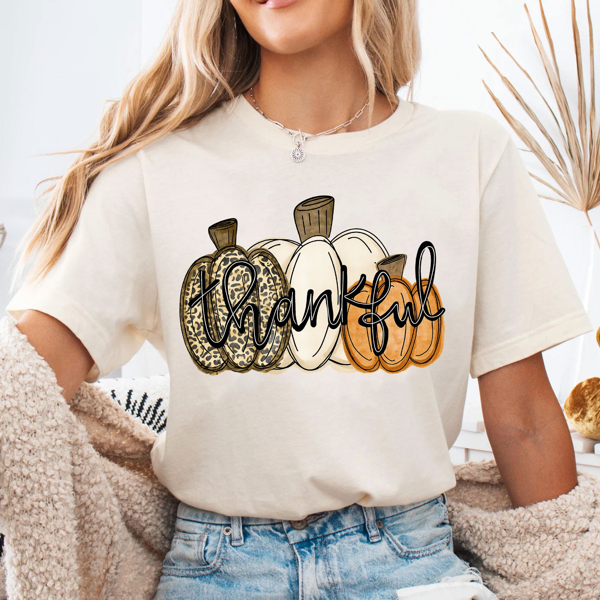 Thankful Pumpkin Graphic Tee for Women - Cute Fall Thanksgiving Shirt with Stylish Design for Holiday Celebrations and Family Gatherings
 - 4