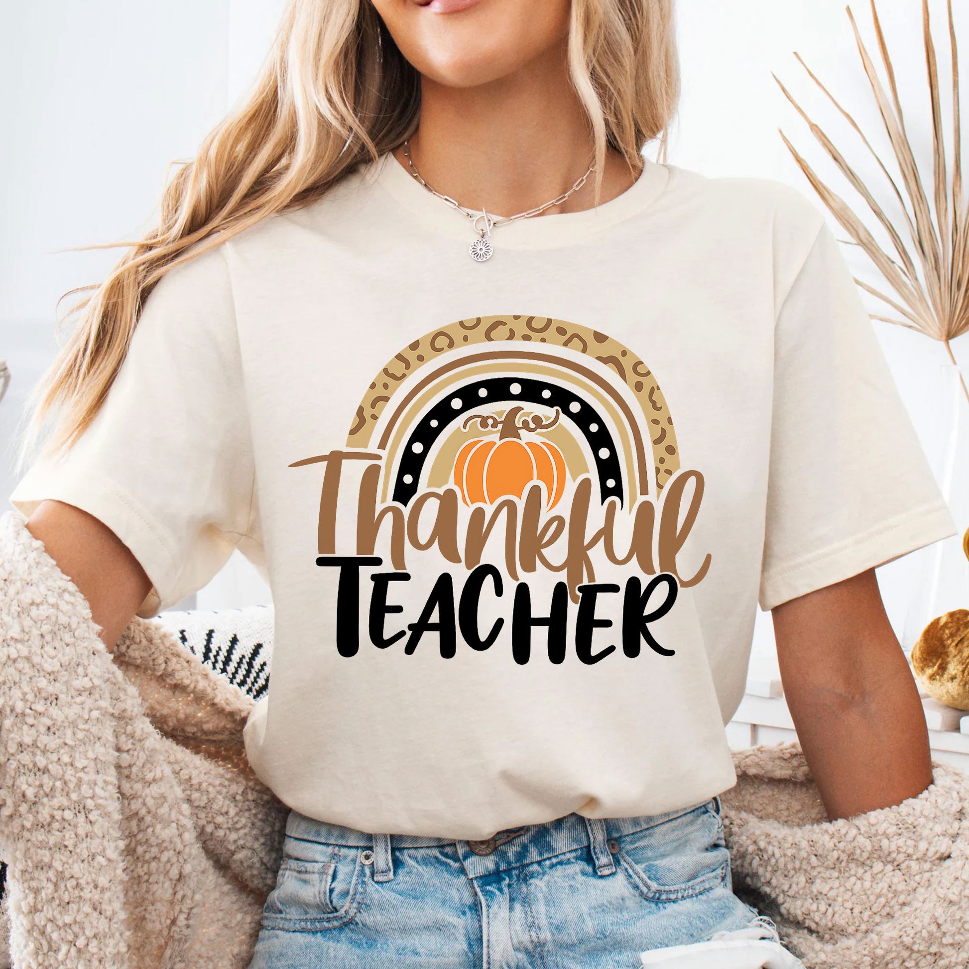 Thankful Teacher Thanksgiving Shirt - Cute Fall Graphic Tee for Educators, Perfect for Thanksgiving Celebrations and Gifts
 - 4