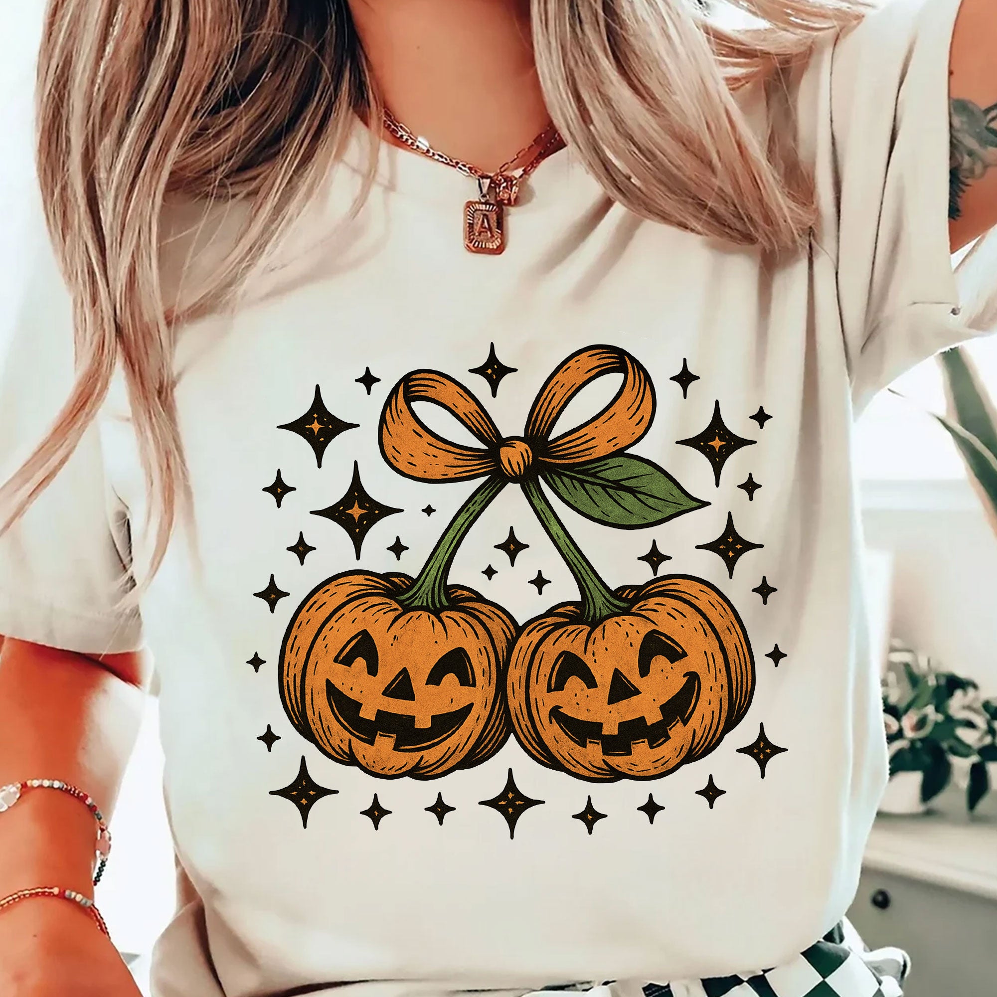 Trendy Halloween Pumpkin Graphic Tee - Spooky Vintage Jack-O'-Lanterns with Bow Design, Perfect for Festive Autumn Celebrations
 - 2