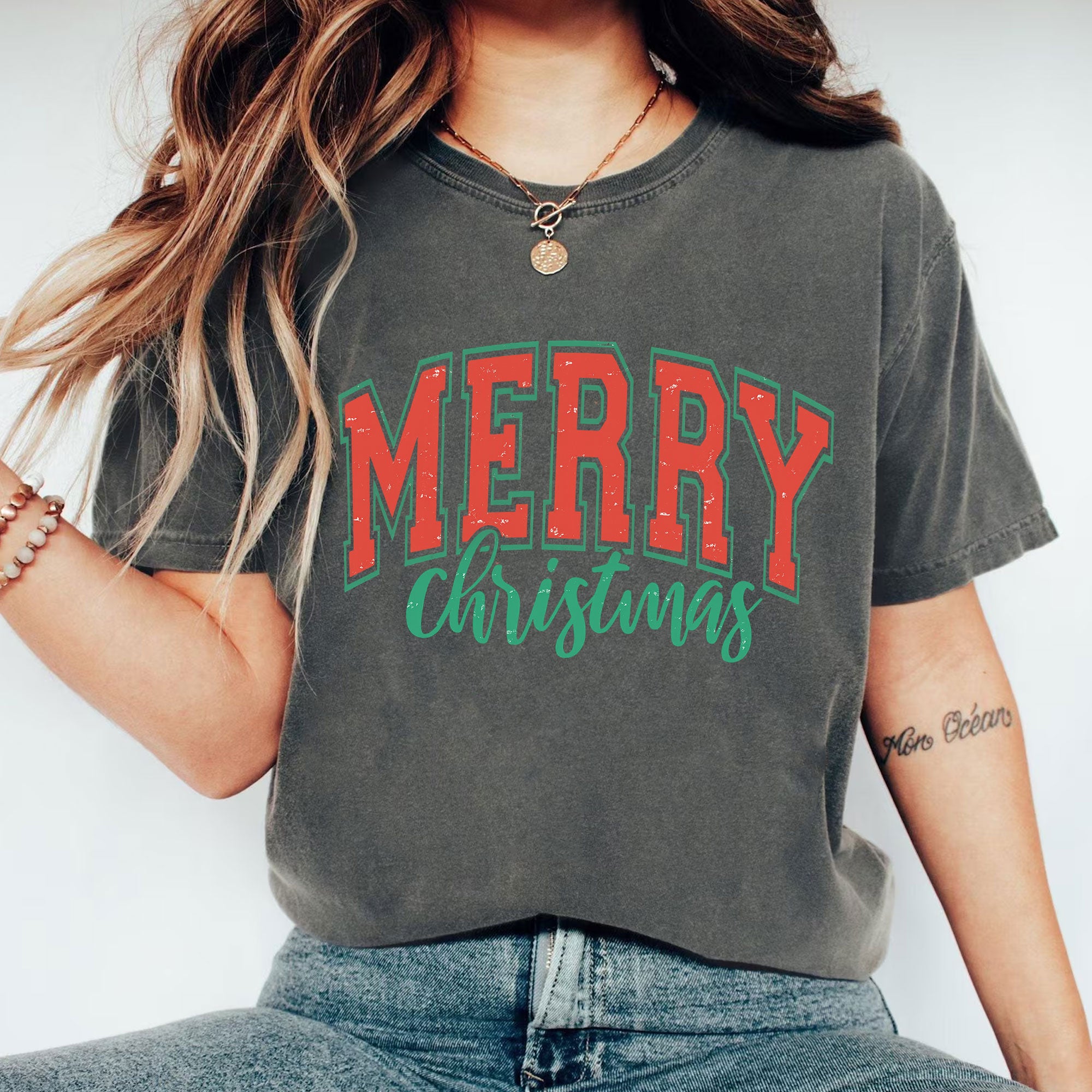 Vintage Merry Christmas Graphic T-Shirt for Women – Festive Holiday Apparel, Perfect Gift Idea, Stylish and Comfortable Tee
 - 1