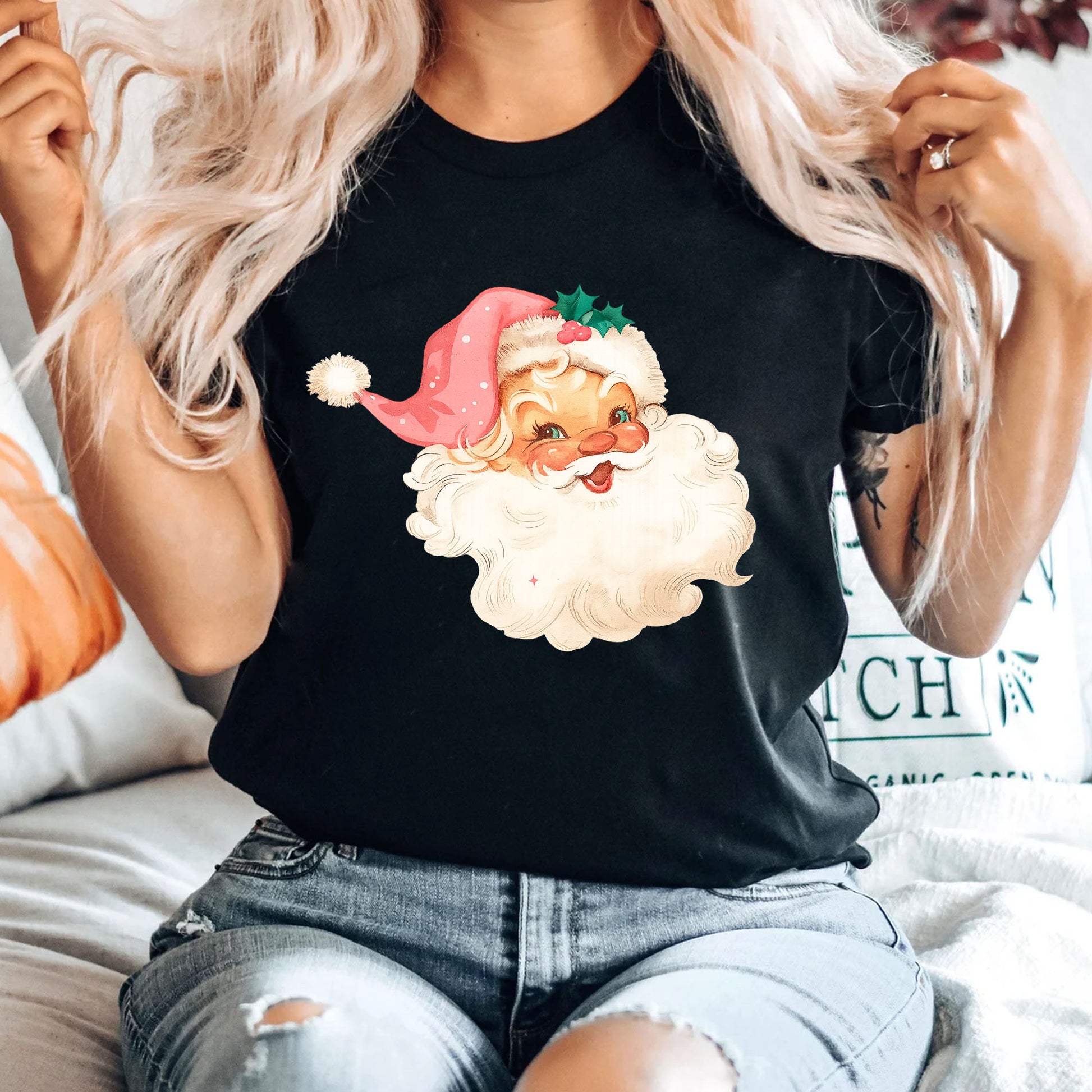 Vintage Santa Claus Graphic T-Shirt for Women – Classic Holiday Style Tee with Retro Christmas Print, Perfect Festive Gift Idea
 - 4