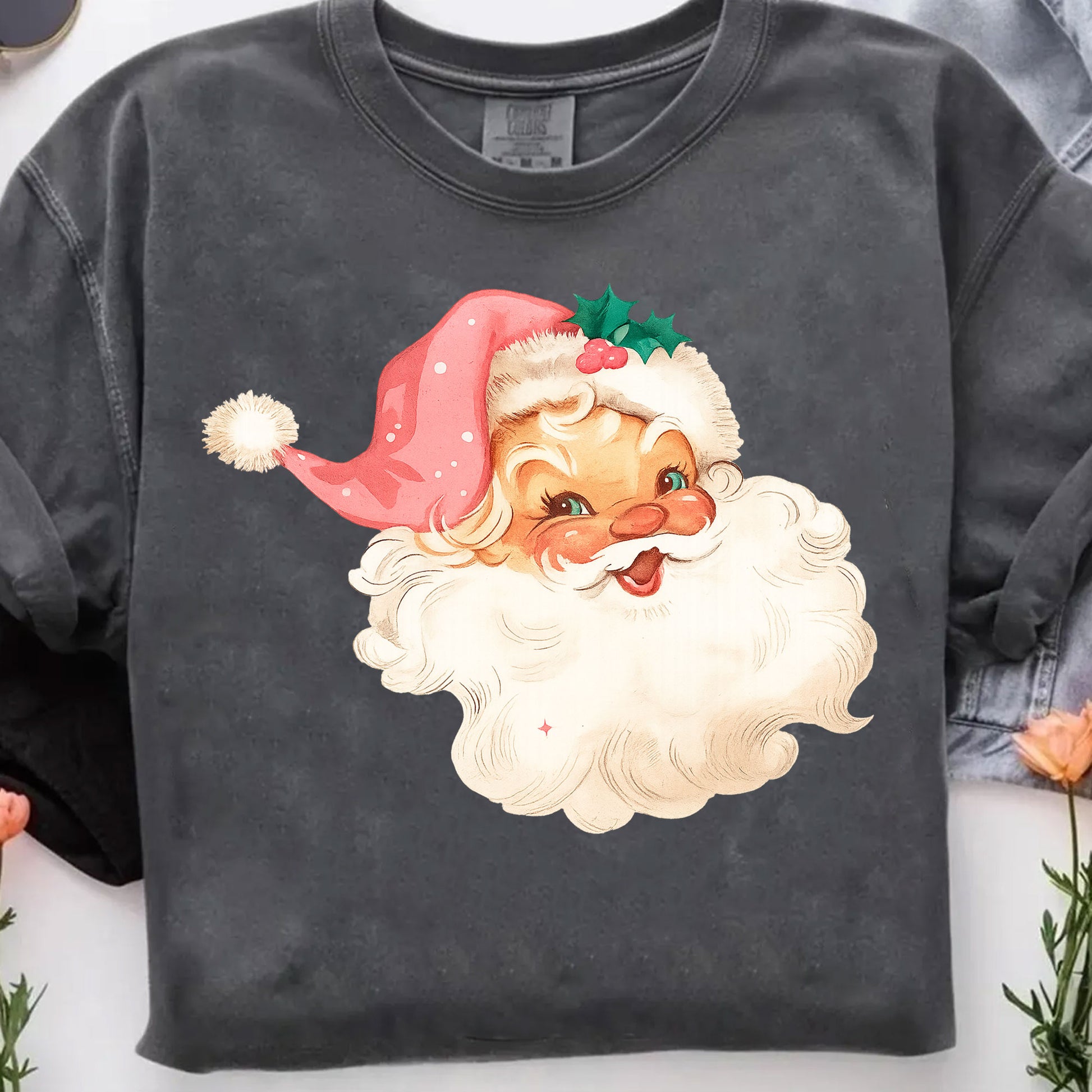 Vintage Santa Claus Graphic T-Shirt for Women – Classic Holiday Style Tee with Retro Christmas Print, Perfect Festive Gift Idea
 - 7