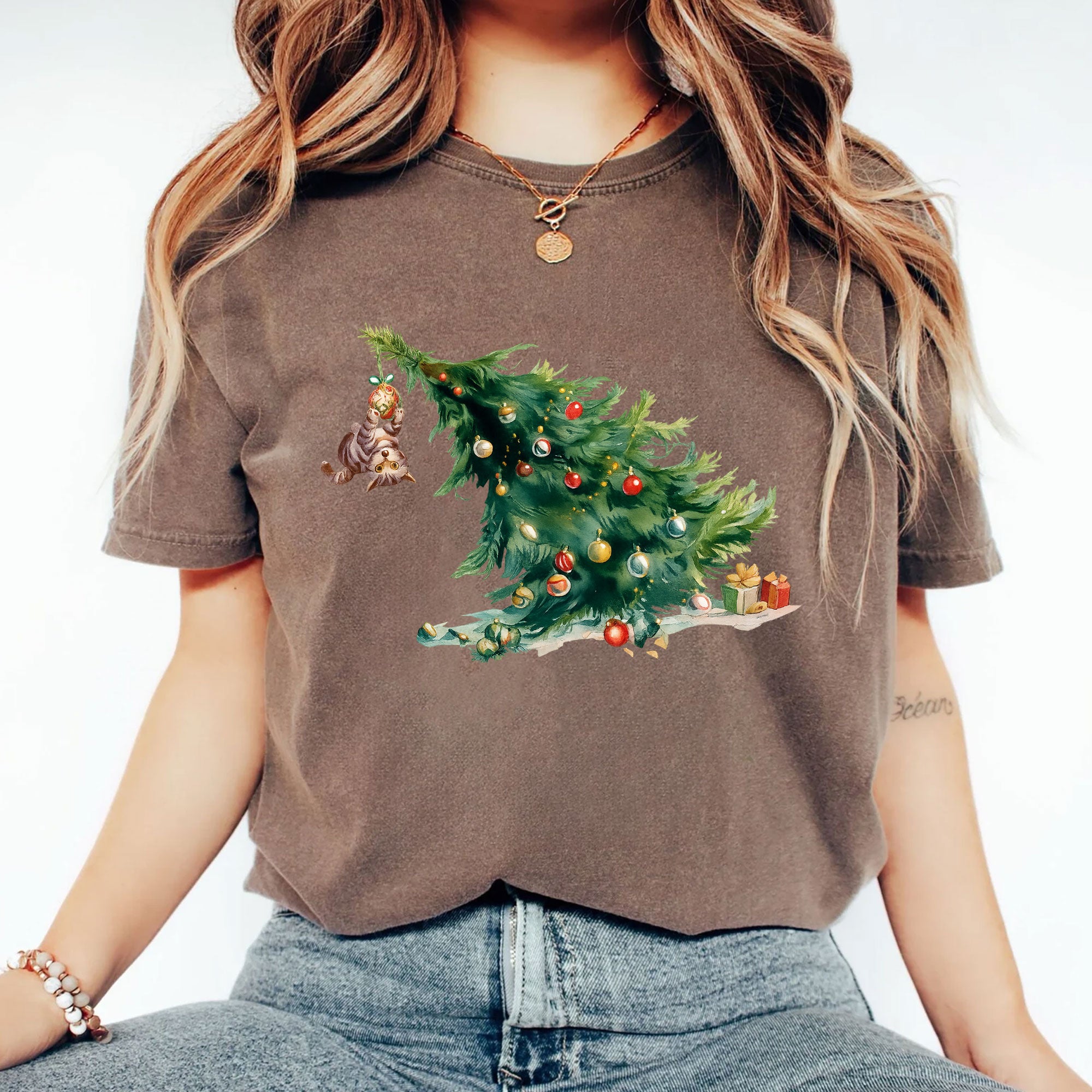Whimsical Christmas Cat and Tree Graphic T-Shirt for Holiday Fun - Perfect Gift for Cat Lovers, Casual Festive Style for Women
 - 2